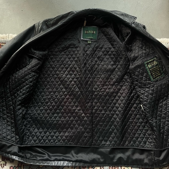 Oversized Danier Leather Jacket - Picture 2 of 7